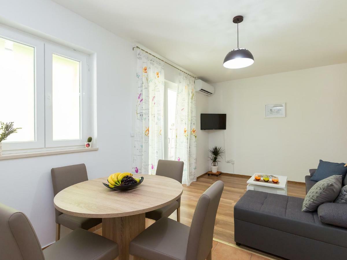Apartment Lory'S Place Pula Dış mekan fotoğraf